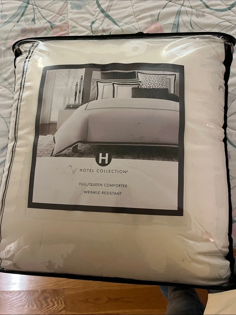 Hotel Collection Cream Full/Queen Comforter with Black Piping